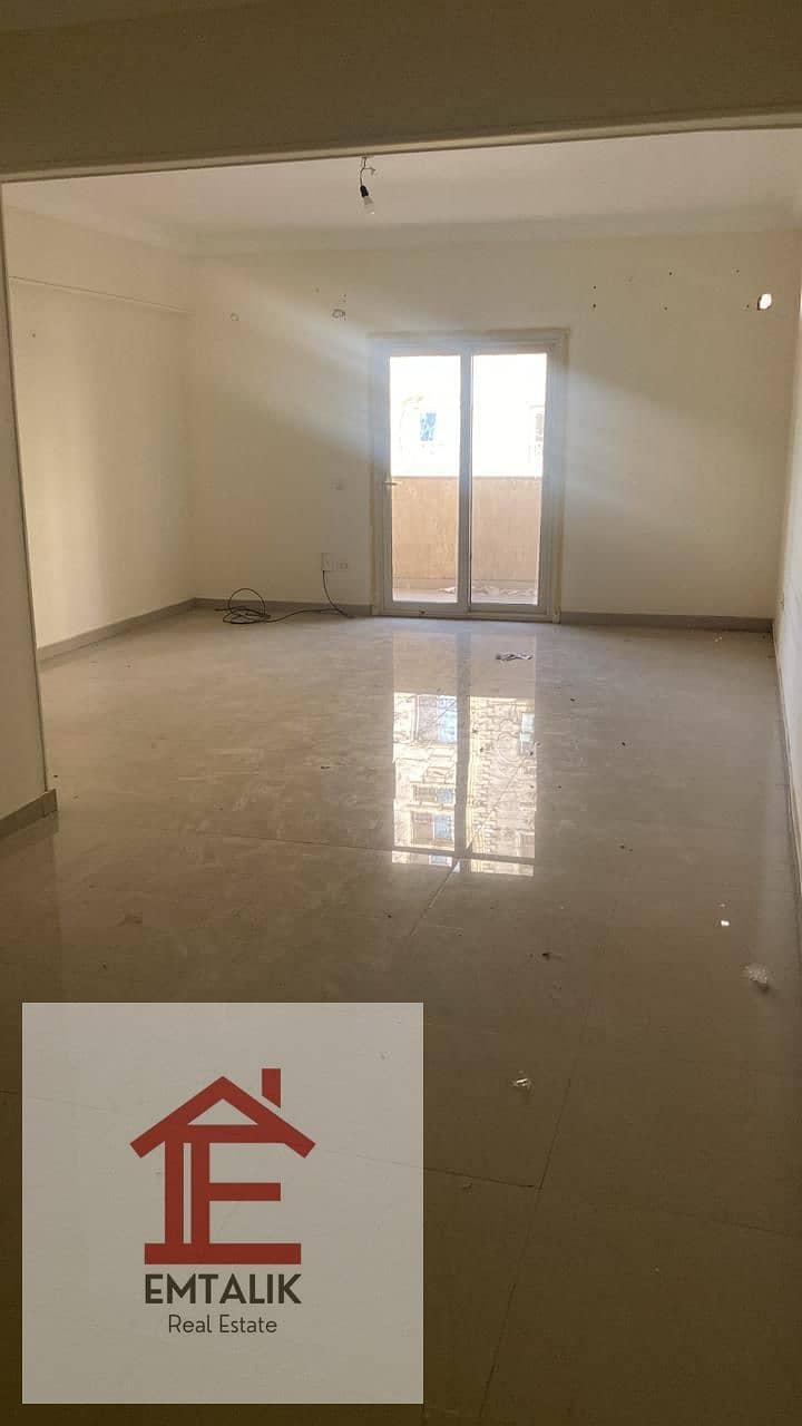 Apartment in Banafseg Buildings on Ahmed Shawky Axis 165 meters, first floor, finished Division: 3 bedrooms / 2 bathrooms / kitchen / large reception 2