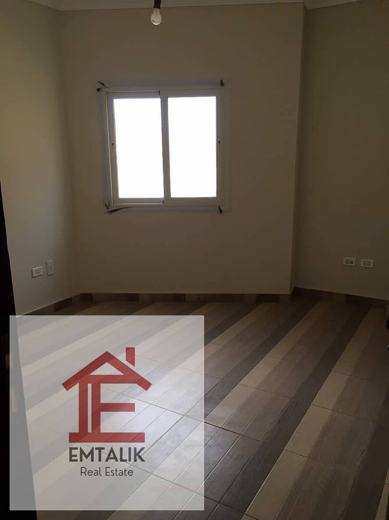 Apartment in Banafseg Buildings on Ahmed Shawky Axis 165 meters, first floor, finished Division: 3 bedrooms / 2 bathrooms / kitchen / large reception 5