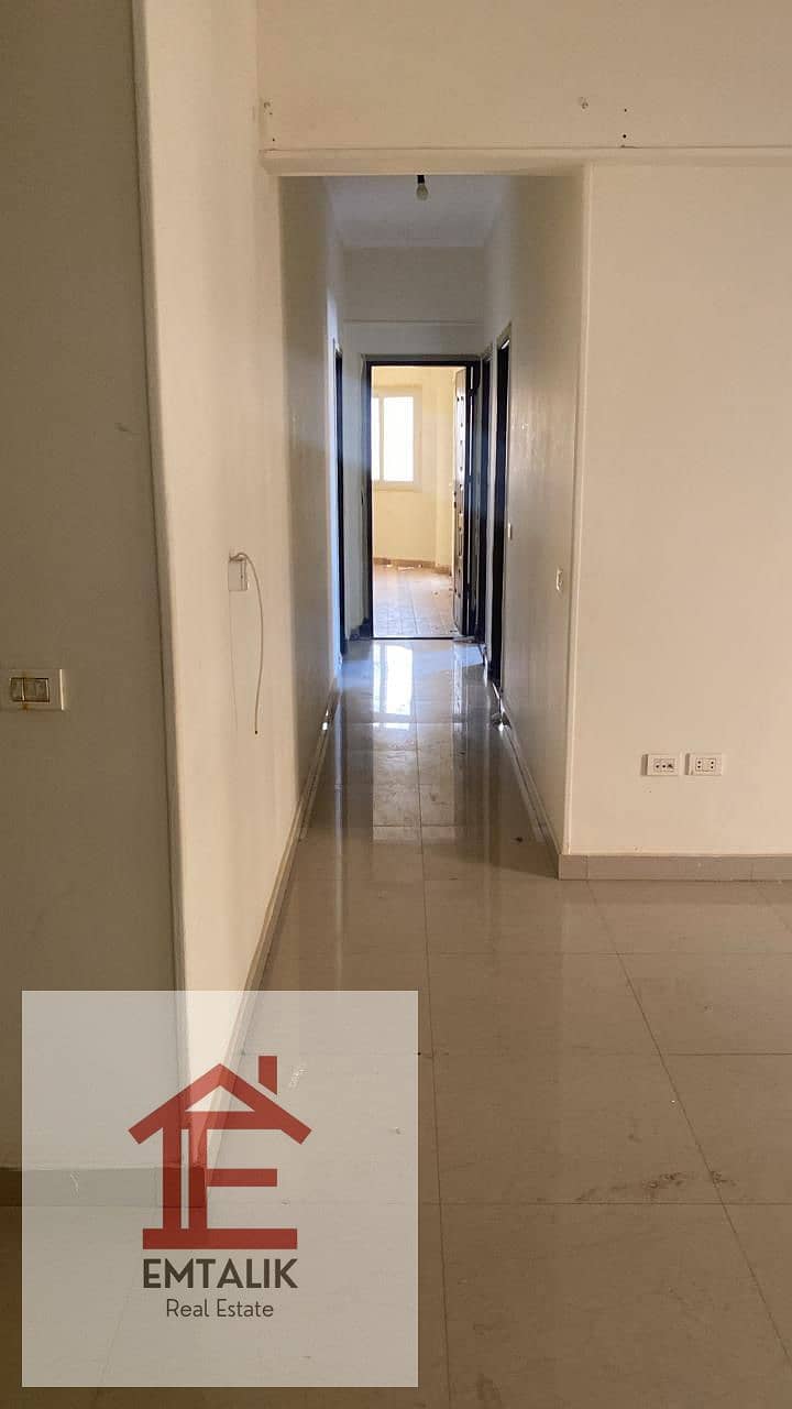 Apartment in Banafseg Buildings on Ahmed Shawky Axis 165 meters, first floor, finished Division: 3 bedrooms / 2 bathrooms / kitchen / large reception 6