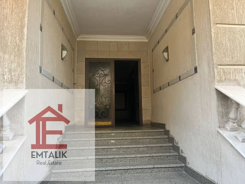 Apartment in Banafseg Buildings on Ahmed Shawky Axis 165 meters, first floor, finished Division: 3 bedrooms / 2 bathrooms / kitchen / large reception 7