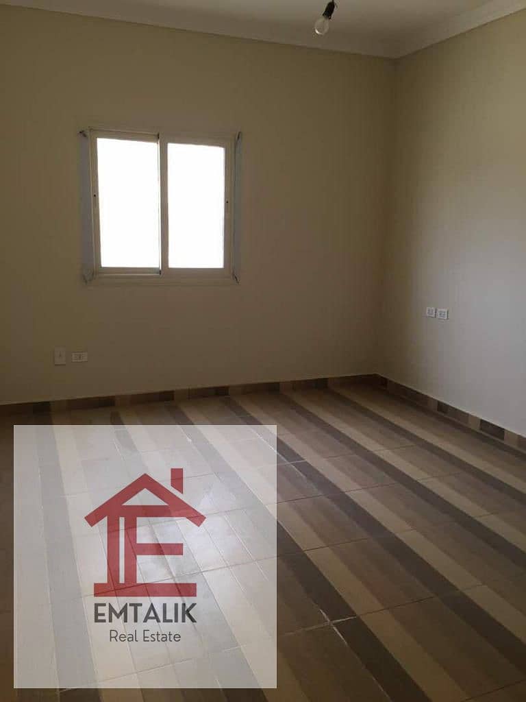 Apartment in Banafseg Buildings on Ahmed Shawky Axis 165 meters, first floor, finished Division: 3 bedrooms / 2 bathrooms / kitchen / large reception 9