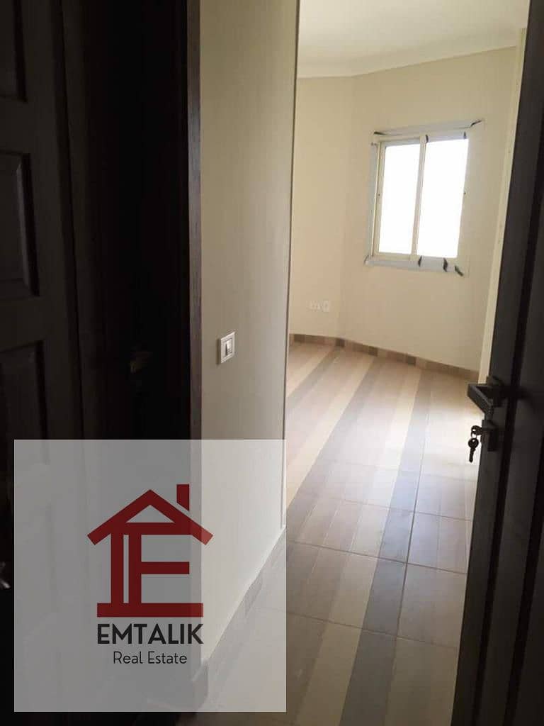 Apartment in Banafseg Buildings on Ahmed Shawky Axis 165 meters, first floor, finished Division: 3 bedrooms / 2 bathrooms / kitchen / large reception 12