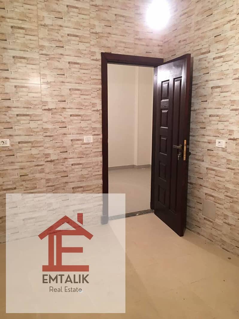 Apartment in Banafseg Buildings on Ahmed Shawky Axis 165 meters, first floor, finished Division: 3 bedrooms / 2 bathrooms / kitchen / large reception 18