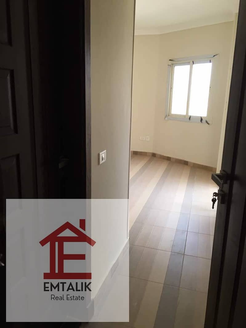 Apartment in Banafseg Buildings on Ahmed Shawky Axis 165 meters, first floor, finished Division: 3 bedrooms / 2 bathrooms / kitchen / large reception 20