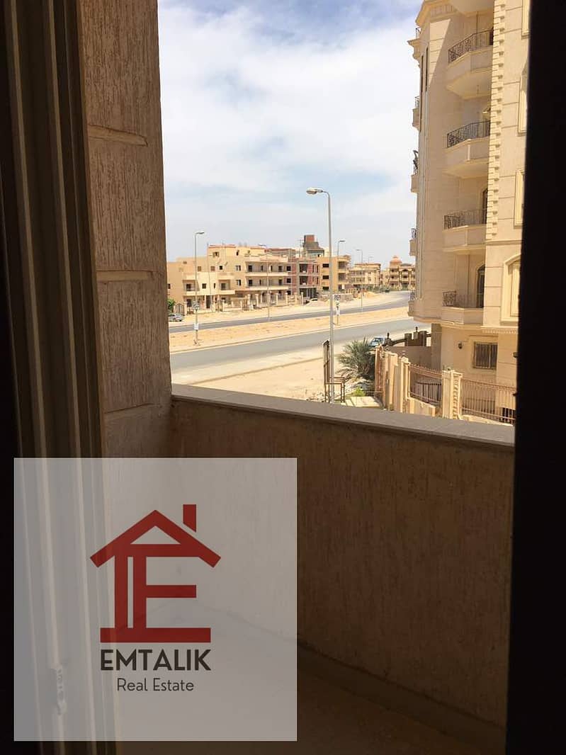 Apartment in Banafseg Buildings on Ahmed Shawky Axis 165 meters, first floor, finished Division: 3 bedrooms / 2 bathrooms / kitchen / large reception 22