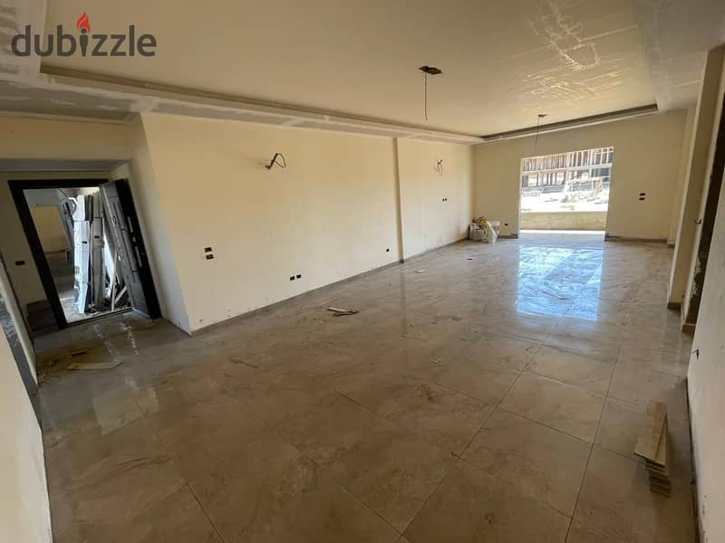 4-room apartment with private roof, luxuriously finished, prime location, behind Royal City 1