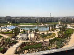 Penthousr for rent at New Giza بنتهاوس للإيجار في نيو جيزة فيو بحيرة 0