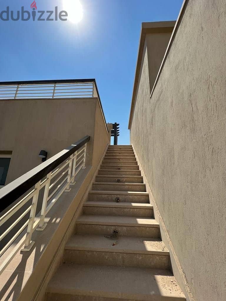 Penthousr for rent at New Giza بنتهاوس للإيجار في نيو جيزة فيو بحيرة 1