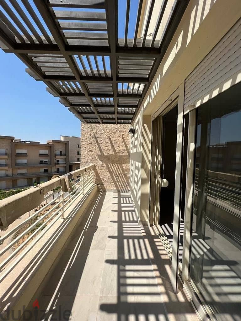 Penthousr for rent at New Giza بنتهاوس للإيجار في نيو جيزة فيو بحيرة 2