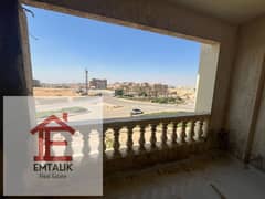 Make this unit yours now, 196 m semi finished with a wonderful open view in El Lotus South