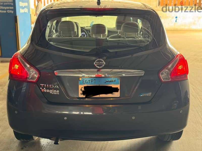 Nissan Tiida 2015 1