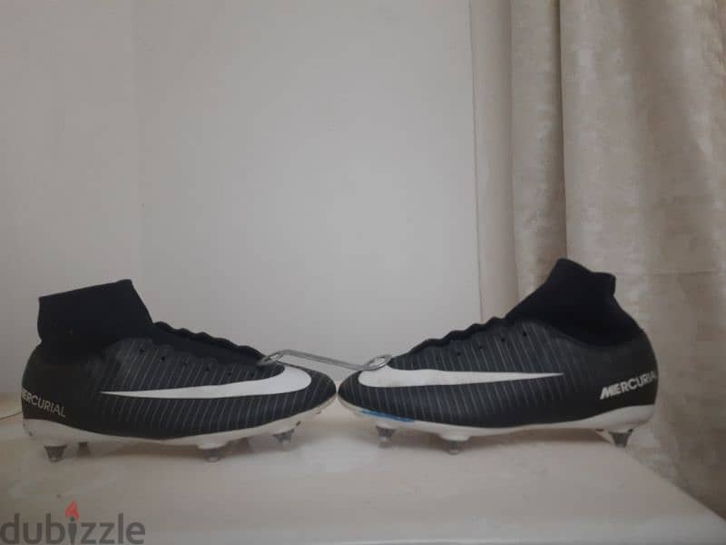 شوز nike mercurial اوريجنال %١٠٠ 
مقاس 36.5
منغير الفرشه معاه المفك 0