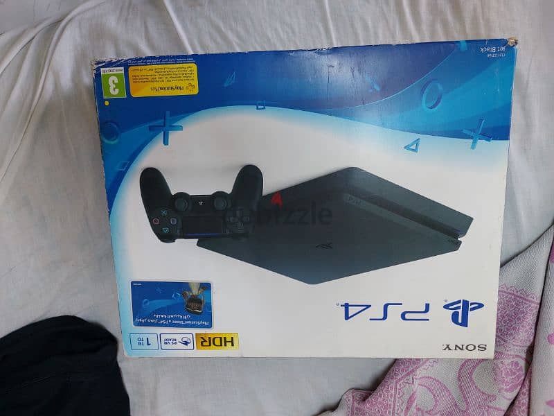 ps4 slim 1 tb استعمال نضيف معاه ٣ العاب و ٣ دراعات 1