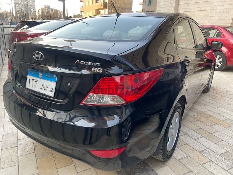 Hyundai Accent 2012 1