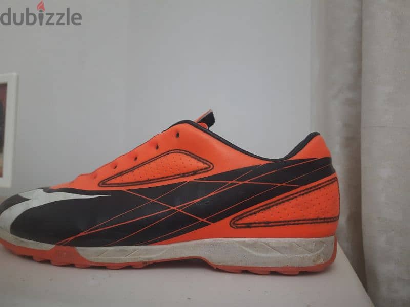 شوز diadora اوريجنال %١٠٠ 
مقاس 42 2