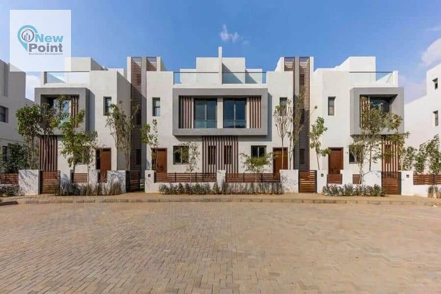 In the best location in the R7 area, receive immediately a 295 m² corner townhouse with installments over 8 years in the Administrative Capital 2