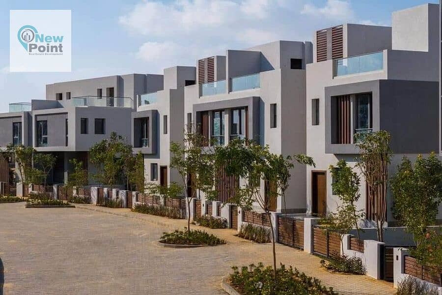 In the best location in the R7 area, receive immediately a 295 m² corner townhouse with installments over 8 years in the Administrative Capital 5