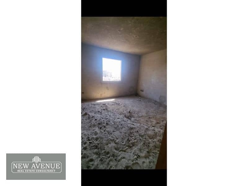 Apartment with roof in masr el gedida thawra street 5