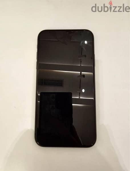 iPhone 11 64giga No scratch 6