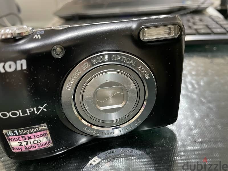 Nikon coolpix l27 حالتها ممتازة بعلبتها وكل مشتملاتها 7