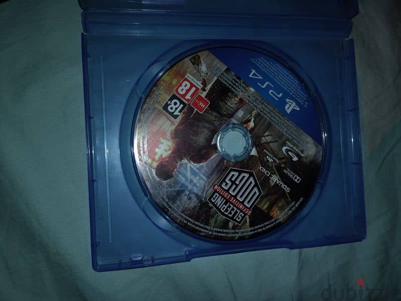 Sleeping Dogs PS4 with no scratches without cover only case 2