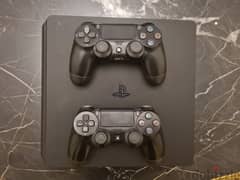 PS4 Slim 1 TB + 2 Controllers Original + 2 Games