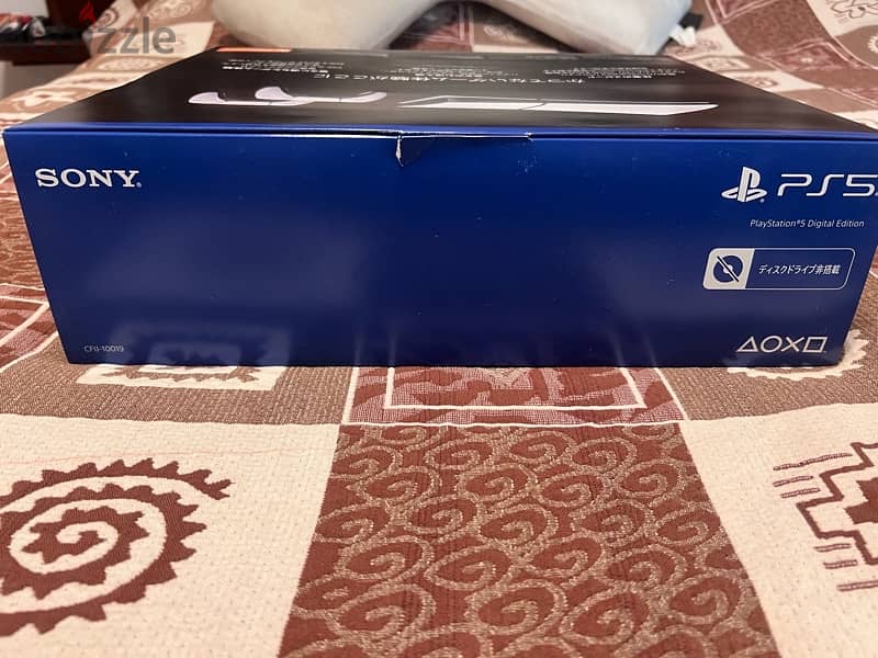 ps5 slim digtal japan version  1T with stand  and wireless charger 1