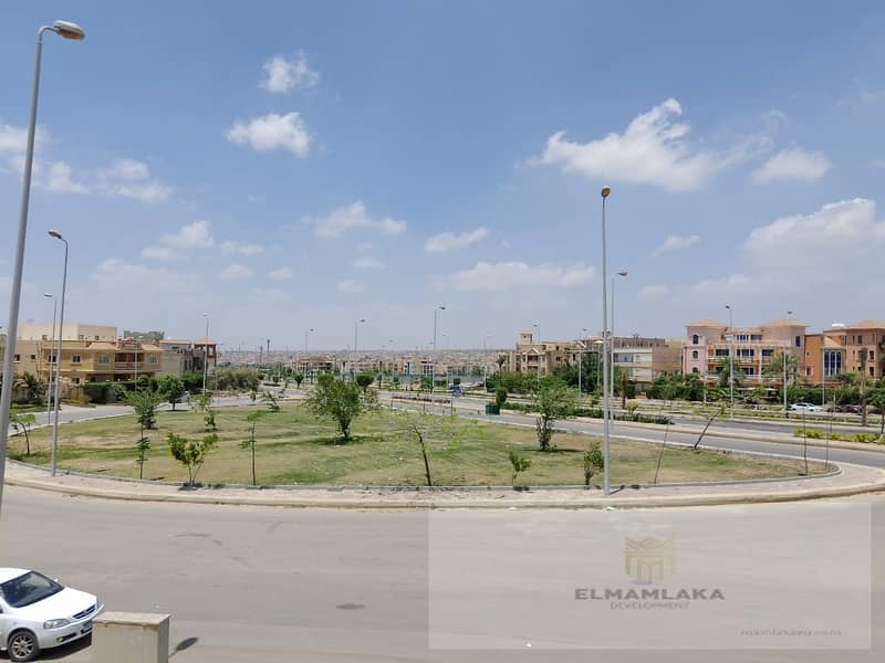 Your apartment is in a villa on the main street in Sheikh Zayed, Al Bustan Street. The apartment is 245 square meters. 2