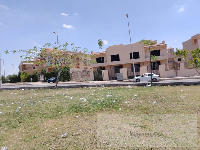 Ground-floor apartment with a garden for sale in a villa, just steps away from the Dahshur connector, on the main street in Sheikh Zayed, Al Bustan St 3