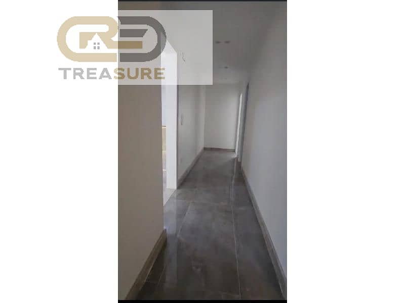 Apartment with garden for rent in Promenade Kitchen with appliances+ACs. 13