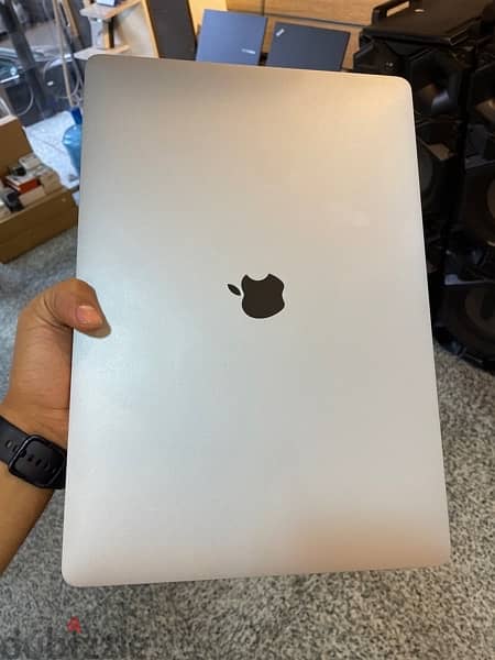 macbook pro 15 2017 i7 3.1 4G amd 5