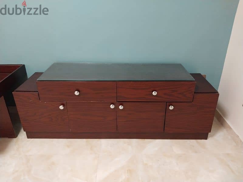 TV Unit بحالة جيدة جدا 0