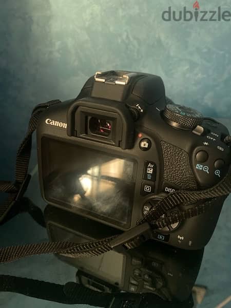 Canon EOS 2000D 1