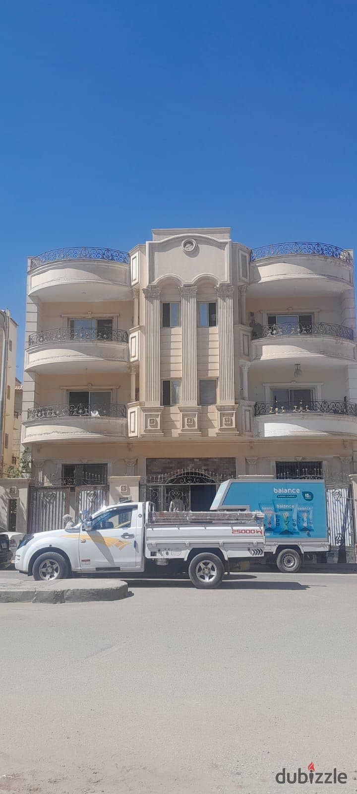 For sale, ground floor apartment of 180 and 100 with garden for sale in villas in the first district, view on a main street 6