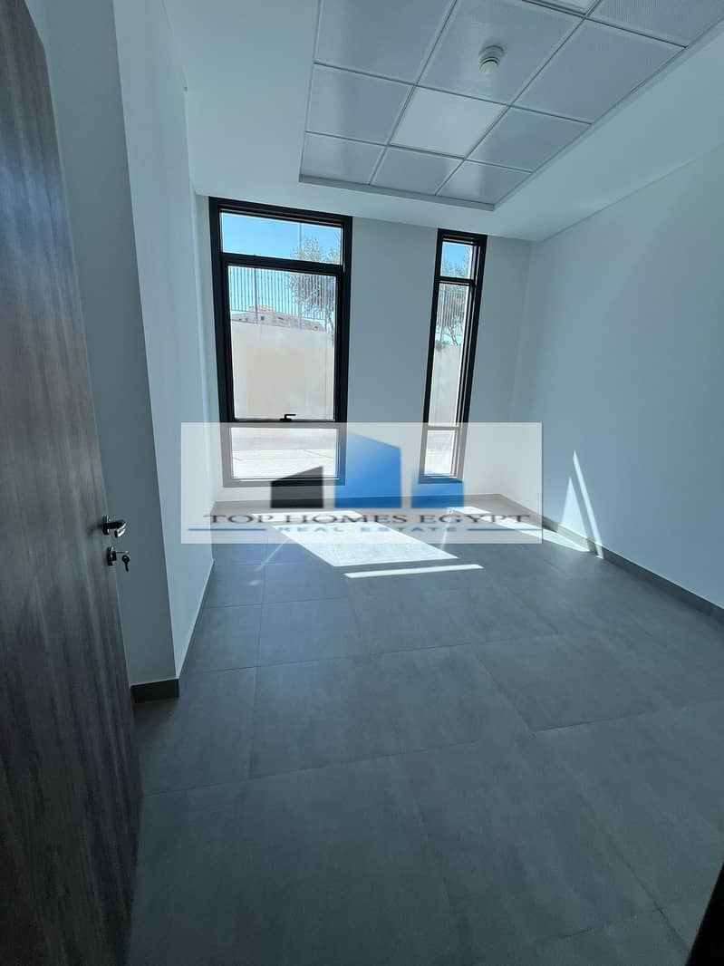 Clinic for rent 45 sqm in a prime location in Etarna -Mivida 4