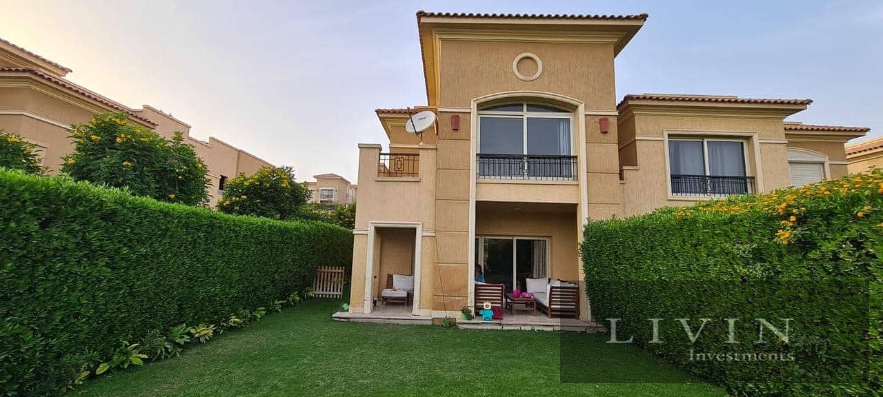 A separate villa with 3 floors, the largest area, 6 rooms, with a view of the lagoon, for sale in Stone Park Compound, Fifth Settlement,villas phase 3