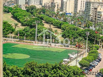 Residential unit for sale, 200 sqm, in Sporting with a view of the club.