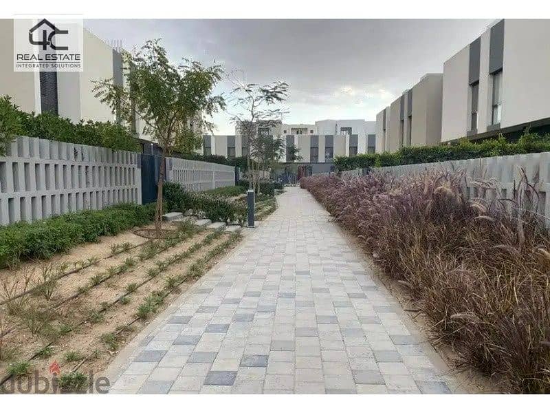 Semi-finished townhouse corner, 220 sqm with prime view in Al Burouj Al Shorouk Compound 5