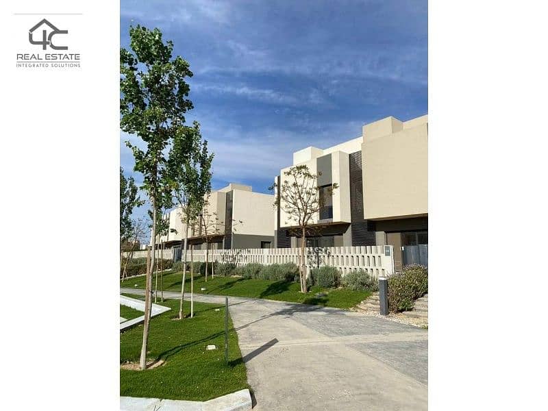 For sale fully finished townhouse Middle with the best location and the lowest price, in Al Burouj Al Shorouk Compound 7