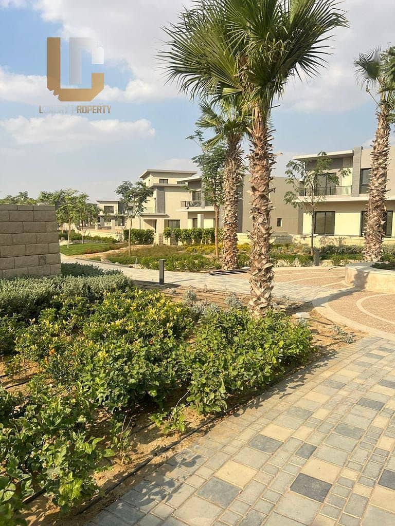 Villa Resale Swan Lake Hassan Allam Town House Corner for Sale Ready to Move Bahary Wide garden View 5th Settlement 9