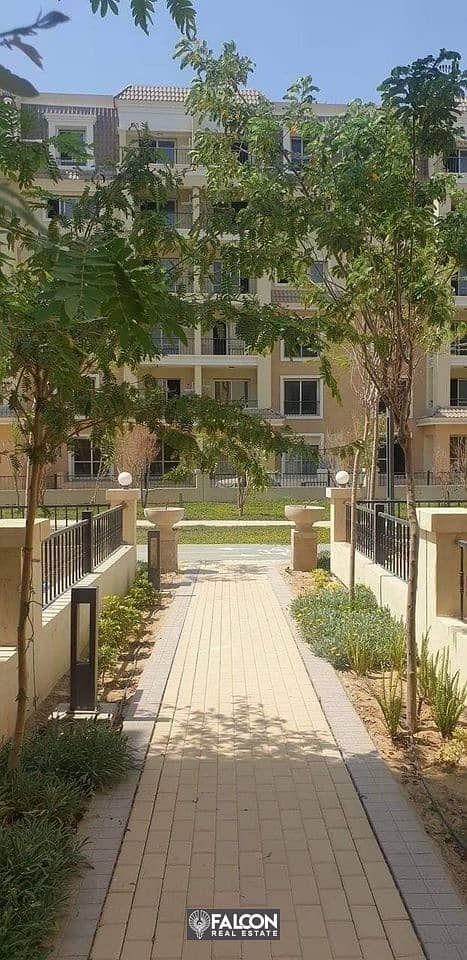 For sale, a huge apartment with a garden, for cash, 42% + installments, in the most distinguished location in New Cairo, next to Madinaty, in Sarai Co 4