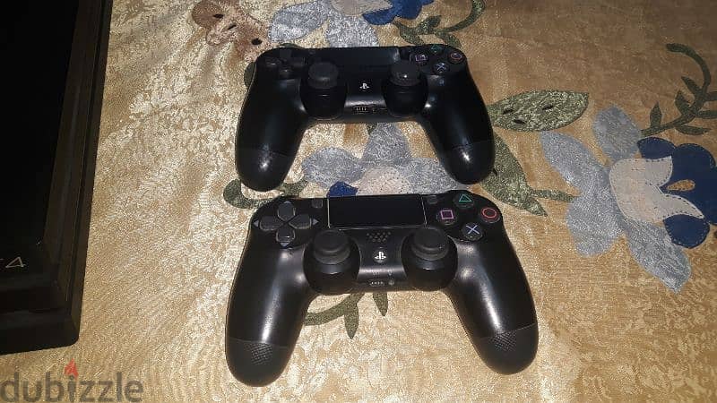 ps4 pro بحالة الجديد 4