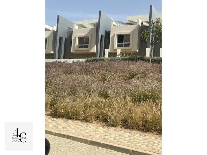 Town house Modern for sale 243m in prime location. 2