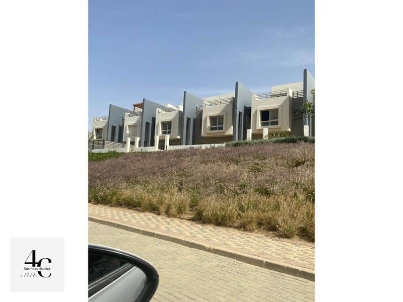 Town house Modern for sale 243m in prime location. 3