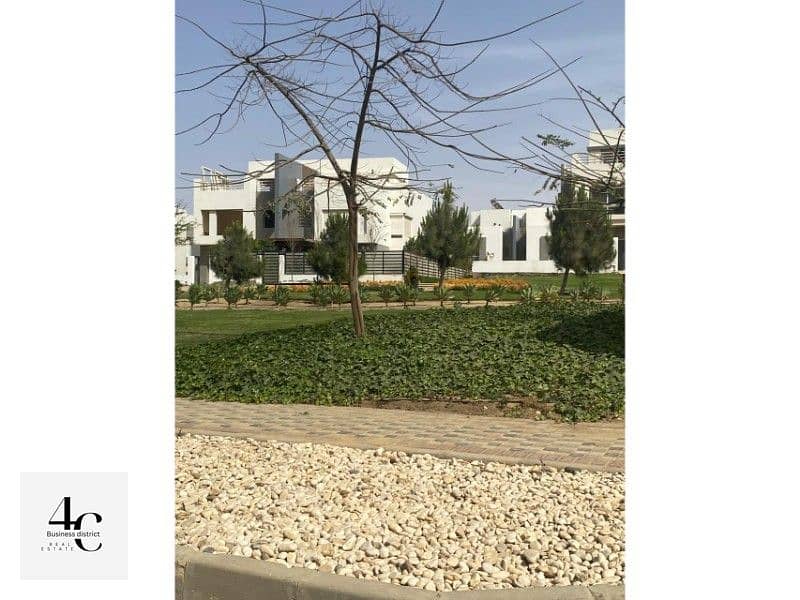 Town house Modern for sale 243m in prime location. 5