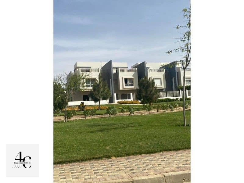 Town house Modern for sale 243m in prime location. 6