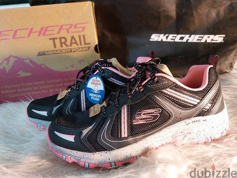 كوتشي skechers جديد اصلي اسود في بينك 2