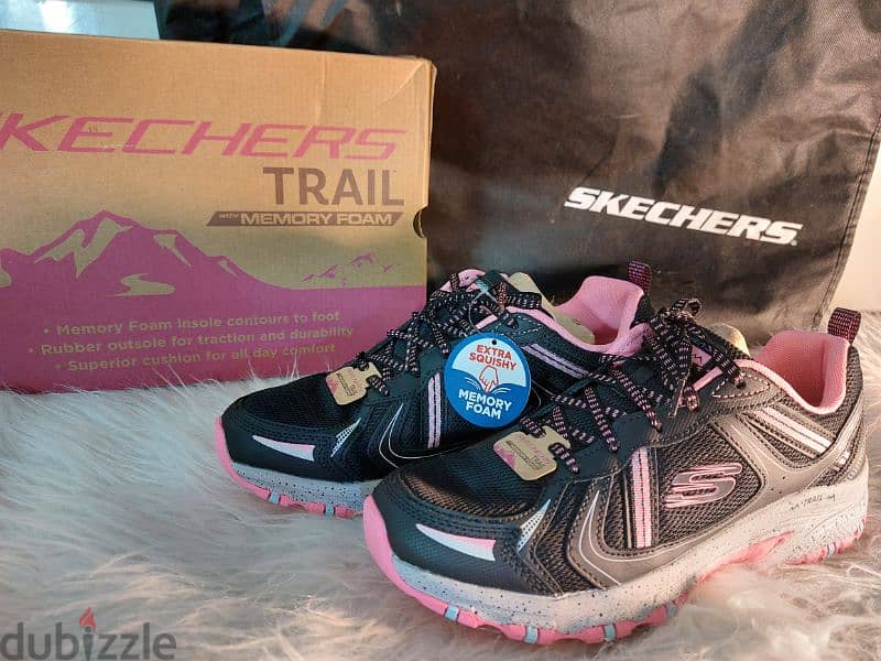 كوتشي skechers جديد اصلي اسود في بينك 3