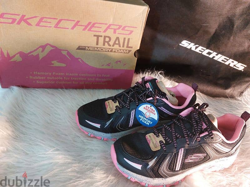 كوتشي skechers جديد اصلي اسود في بينك 4