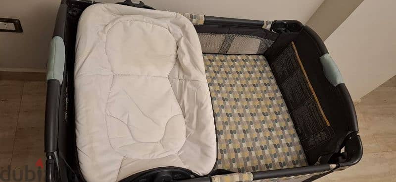 Graco pack n' play reversible napper and change 1